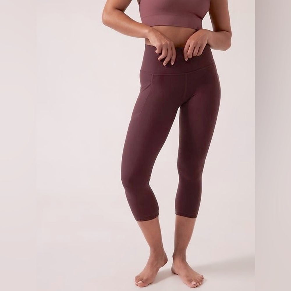 ATHLETA Salutation Stash Pocket Tight Capri - Spiced Cabernet